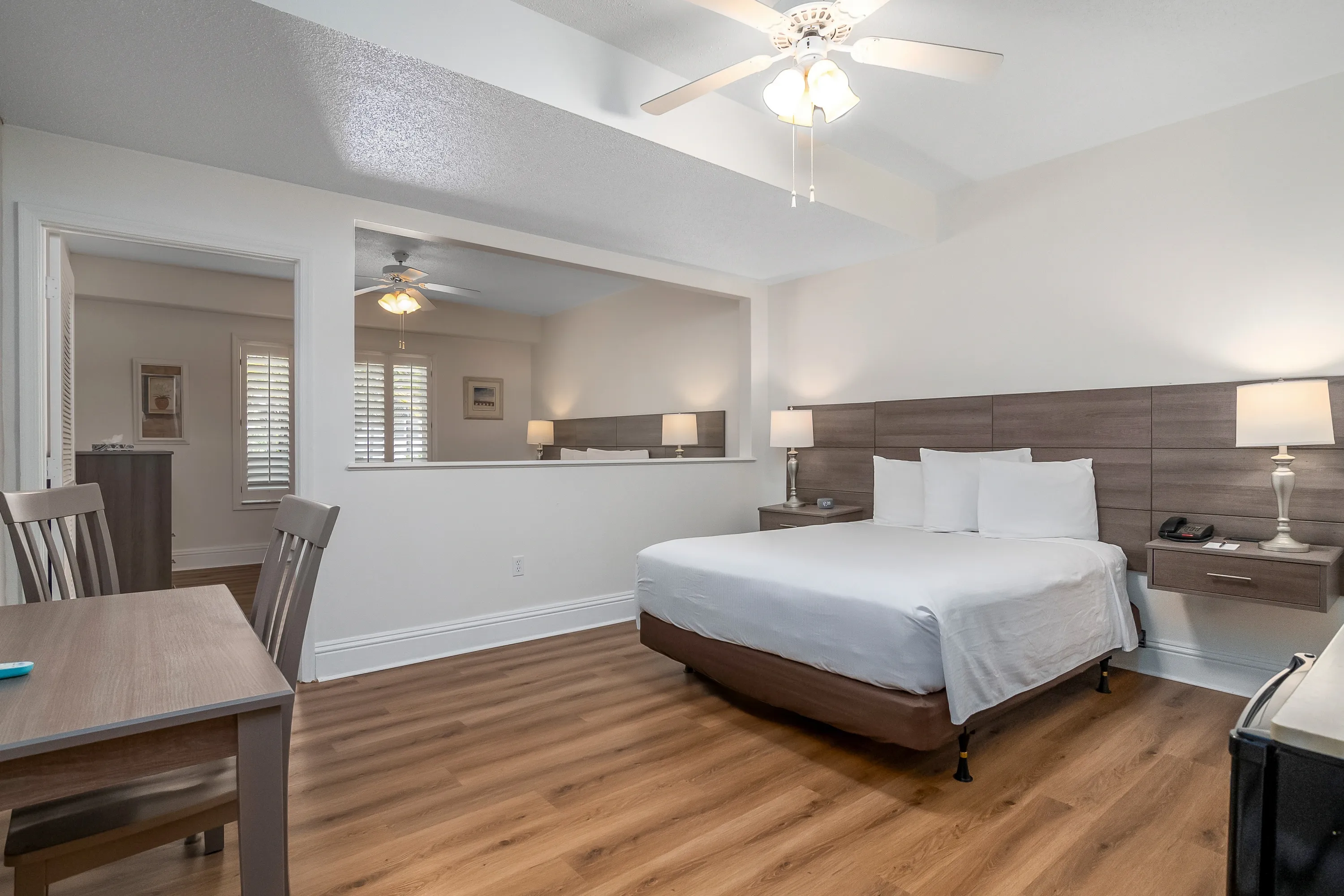 2 Queen Size Beds 1